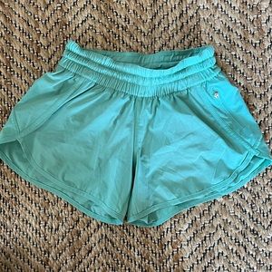 LuluLemon Tracker Low rise Linder Short 4” Size 6